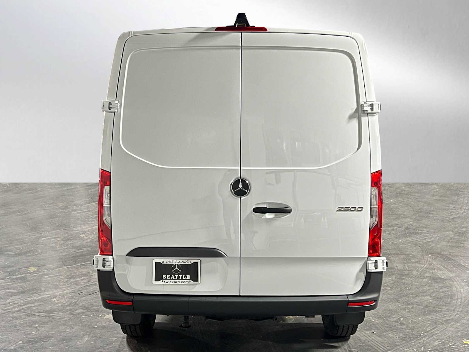Used 2025 Mercedes-Benz Sprinter 2500 image 4