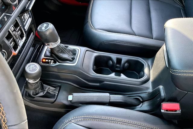 Used 2024 Jeep Wrangler Unlimited Sahara AWD/4WD image 18