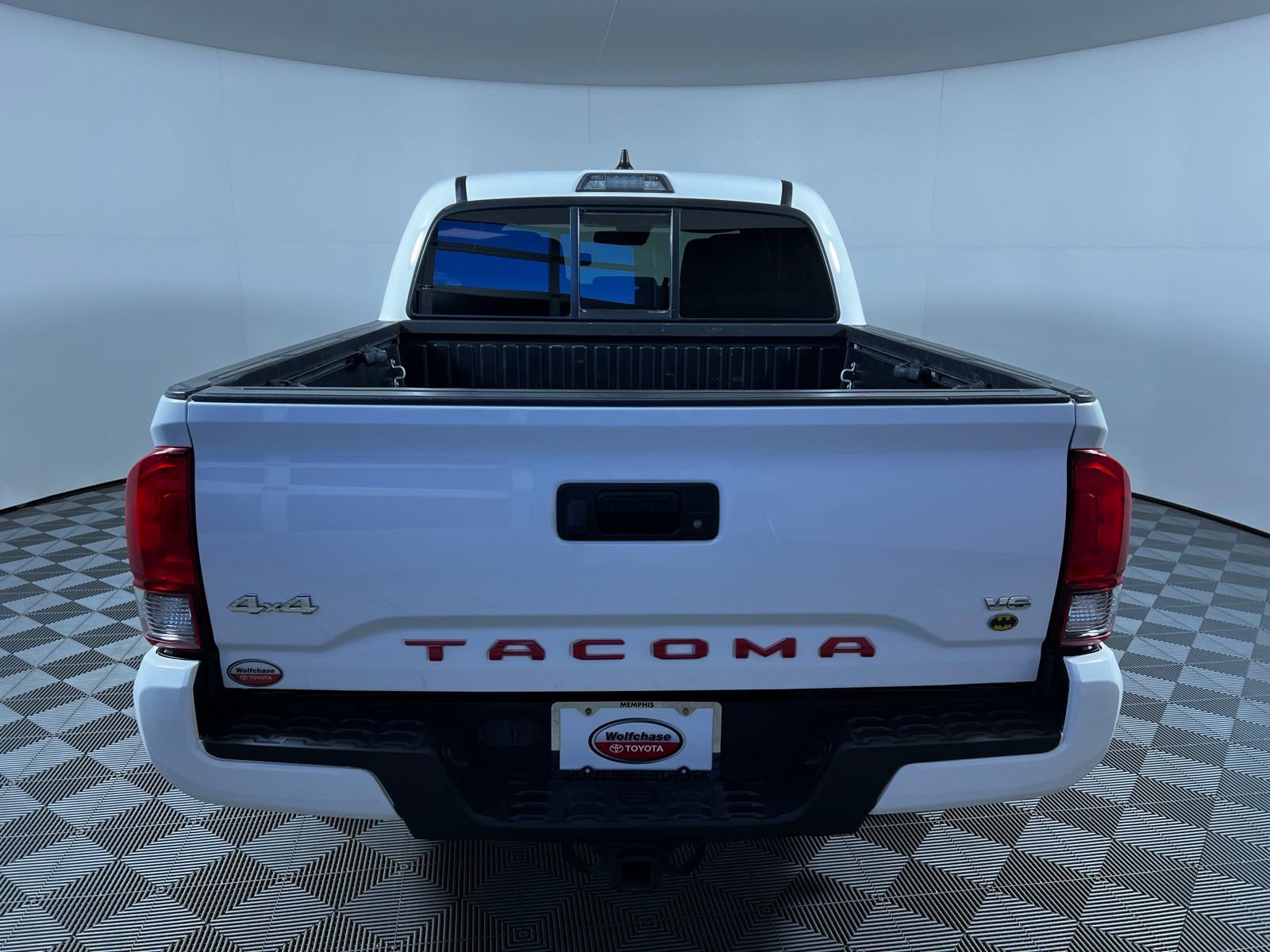 Used 2020 Toyota Tacoma SR image 6