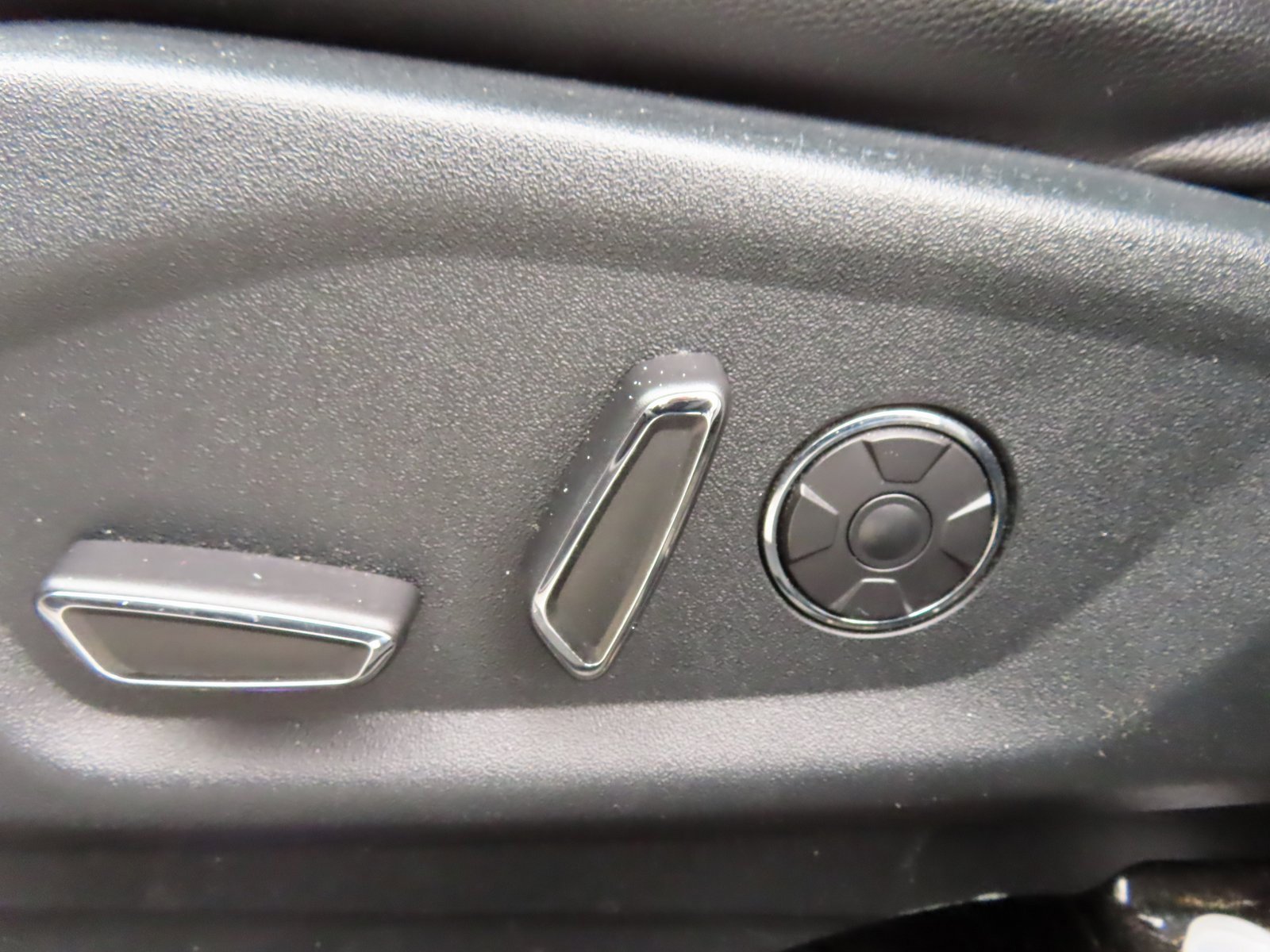 Used 2018 Ford Explorer Limited w/ Equipment Group 301A image 24