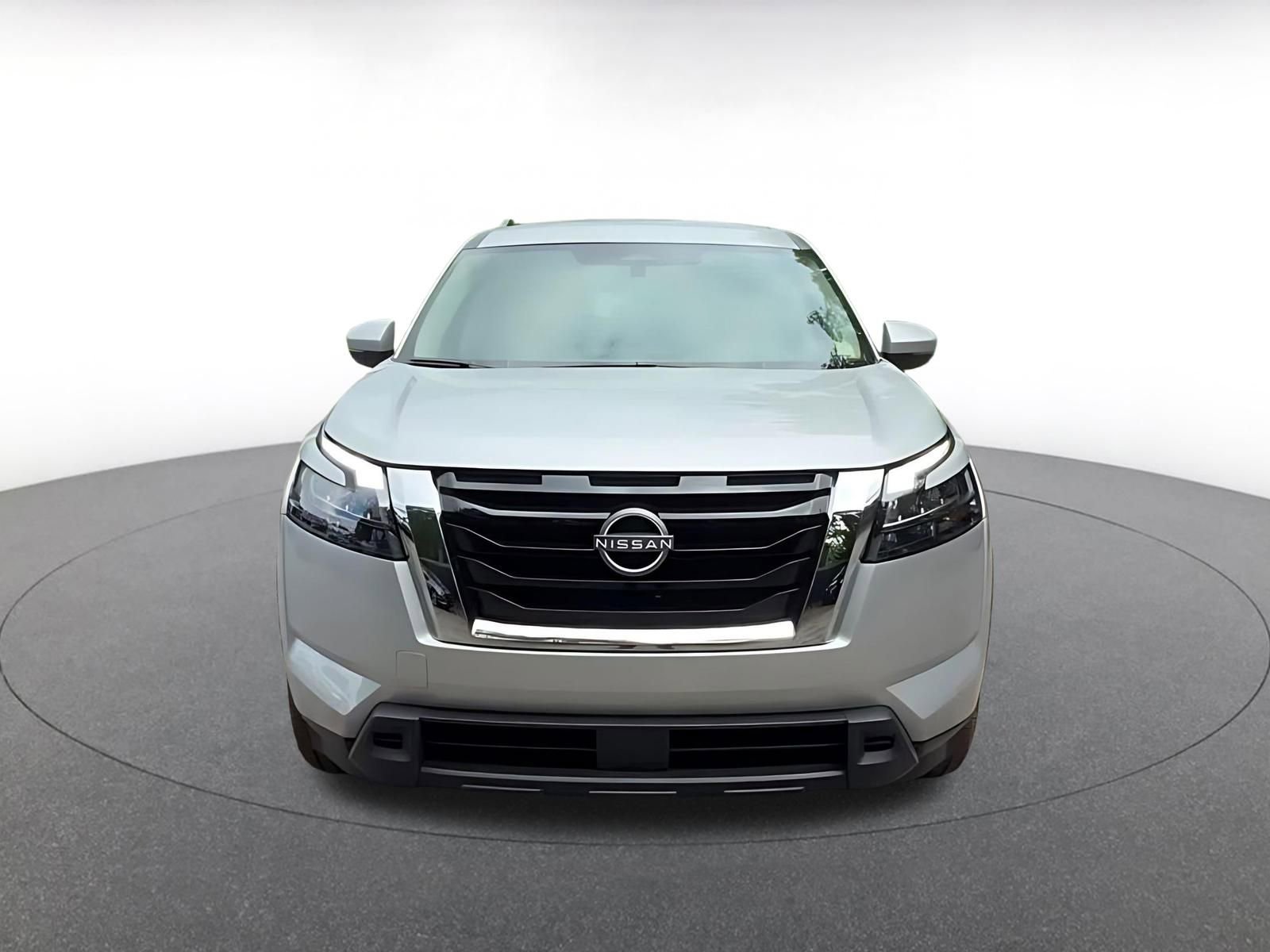 Used 2025 Nissan Pathfinder SV FWD image 4