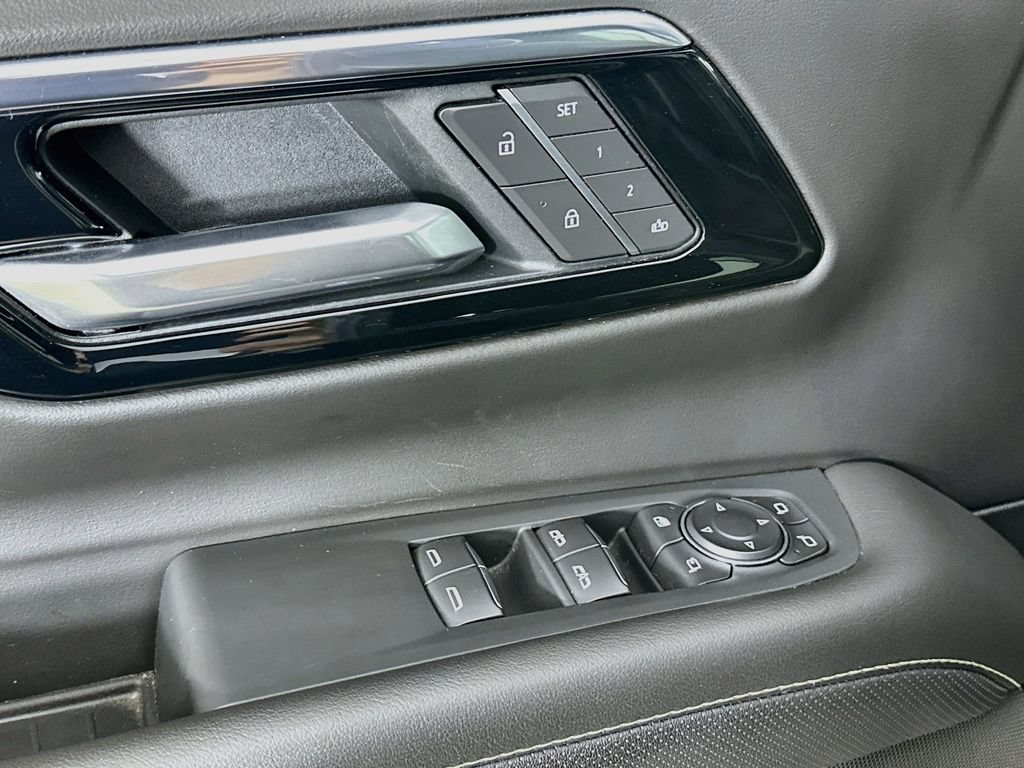 Used 2026 Chevrolet Suburban Premier AWD/4WD image 23