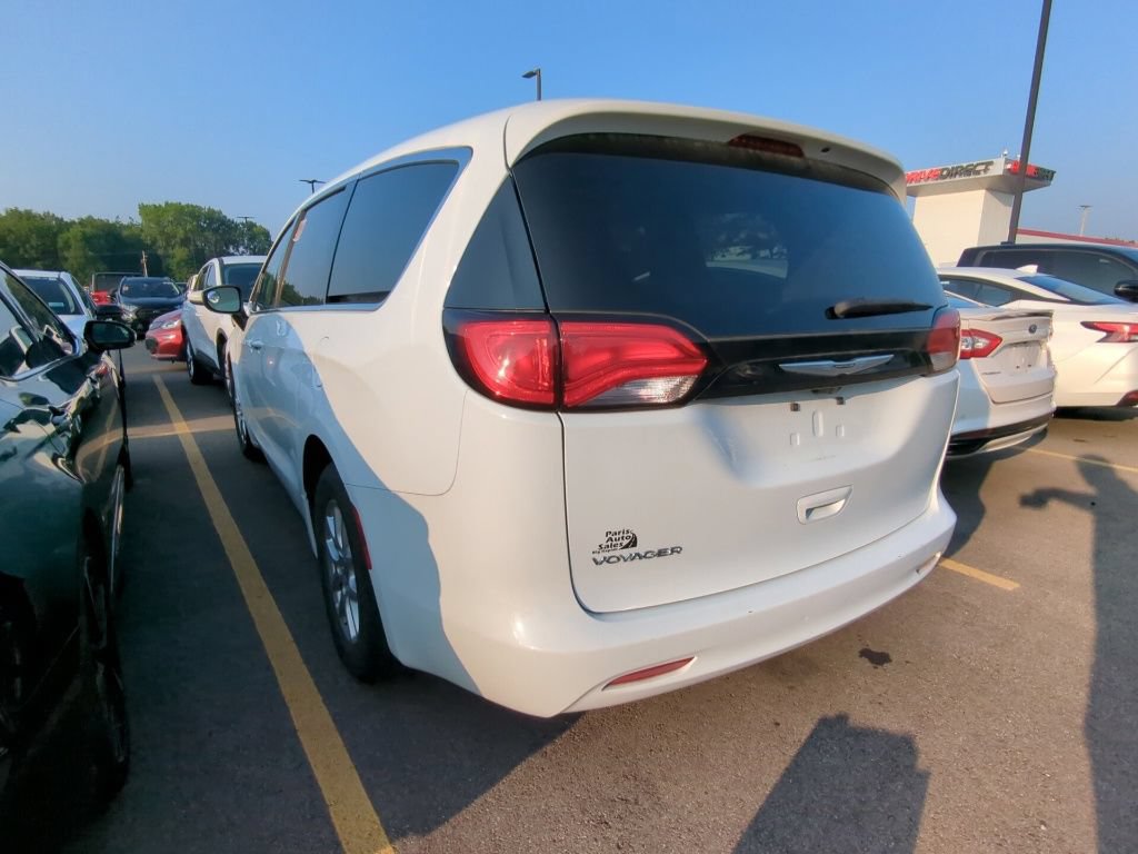 Used 2023 Chrysler Voyager LX FWD image 4