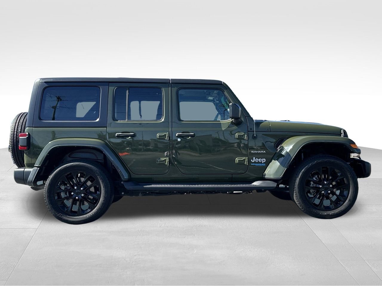 Used 2021 Jeep Wrangler Unlimited Sahara w/ Dual Top Group image 29