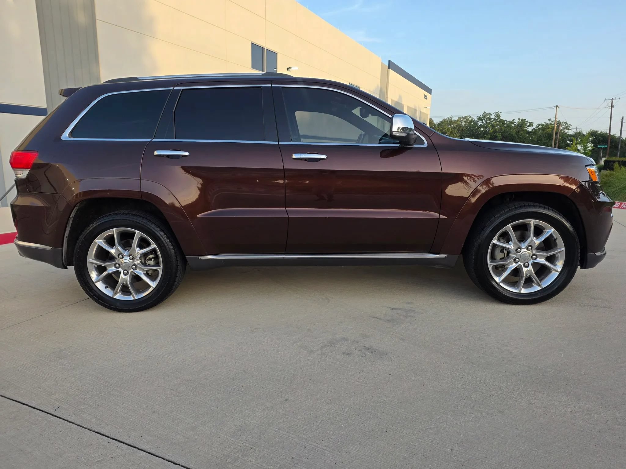 Used 2014 Jeep Grand Cherokee Summit AWD/4WD image 5
