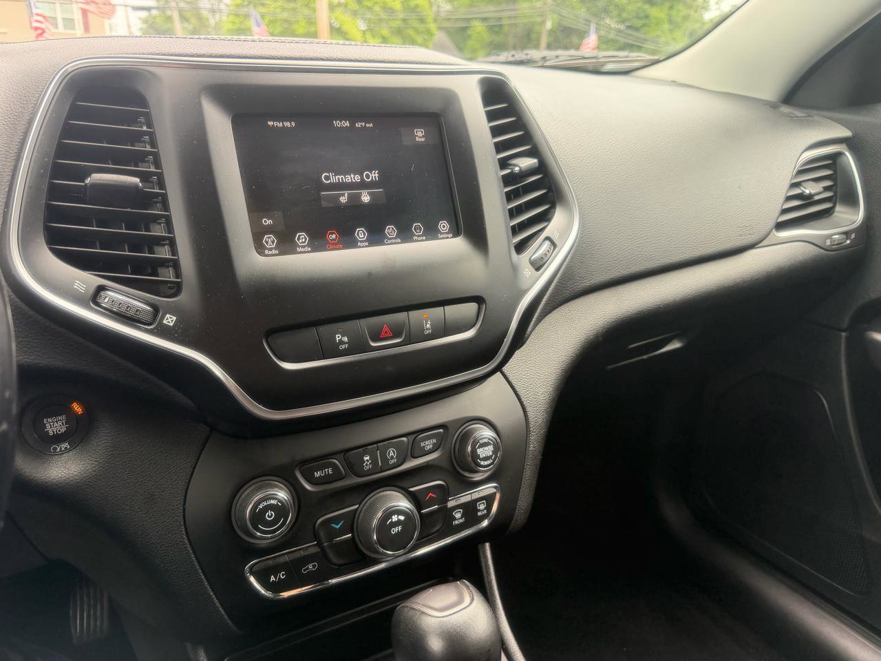 Used 2021 Jeep Cherokee Latitude Plus AWD/4WD image 13