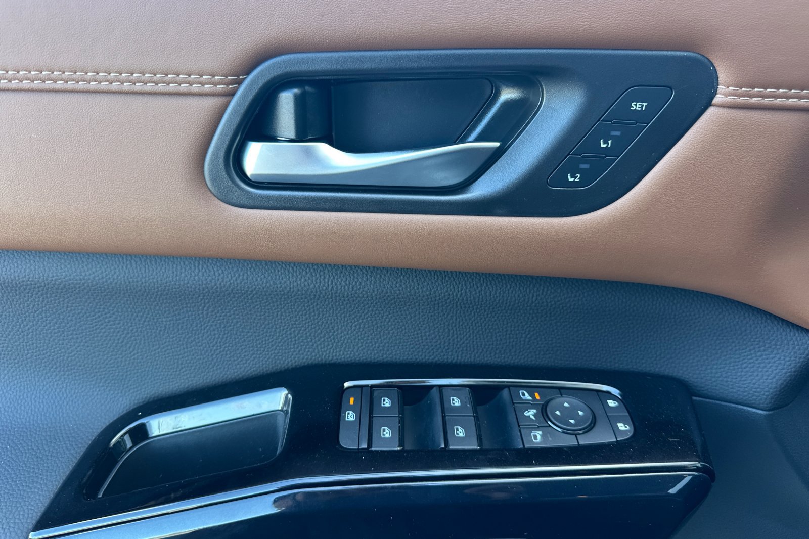 New 2026 Nissan Pathfinder Platinum FWD image 8
