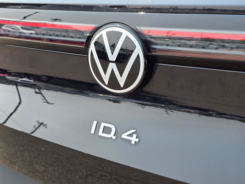 Used 2023 Volkswagen ID.4 2WD image 15