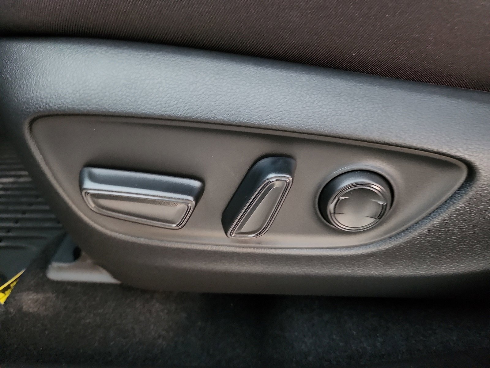 New 2025 Toyota RAV4 XLE image 12