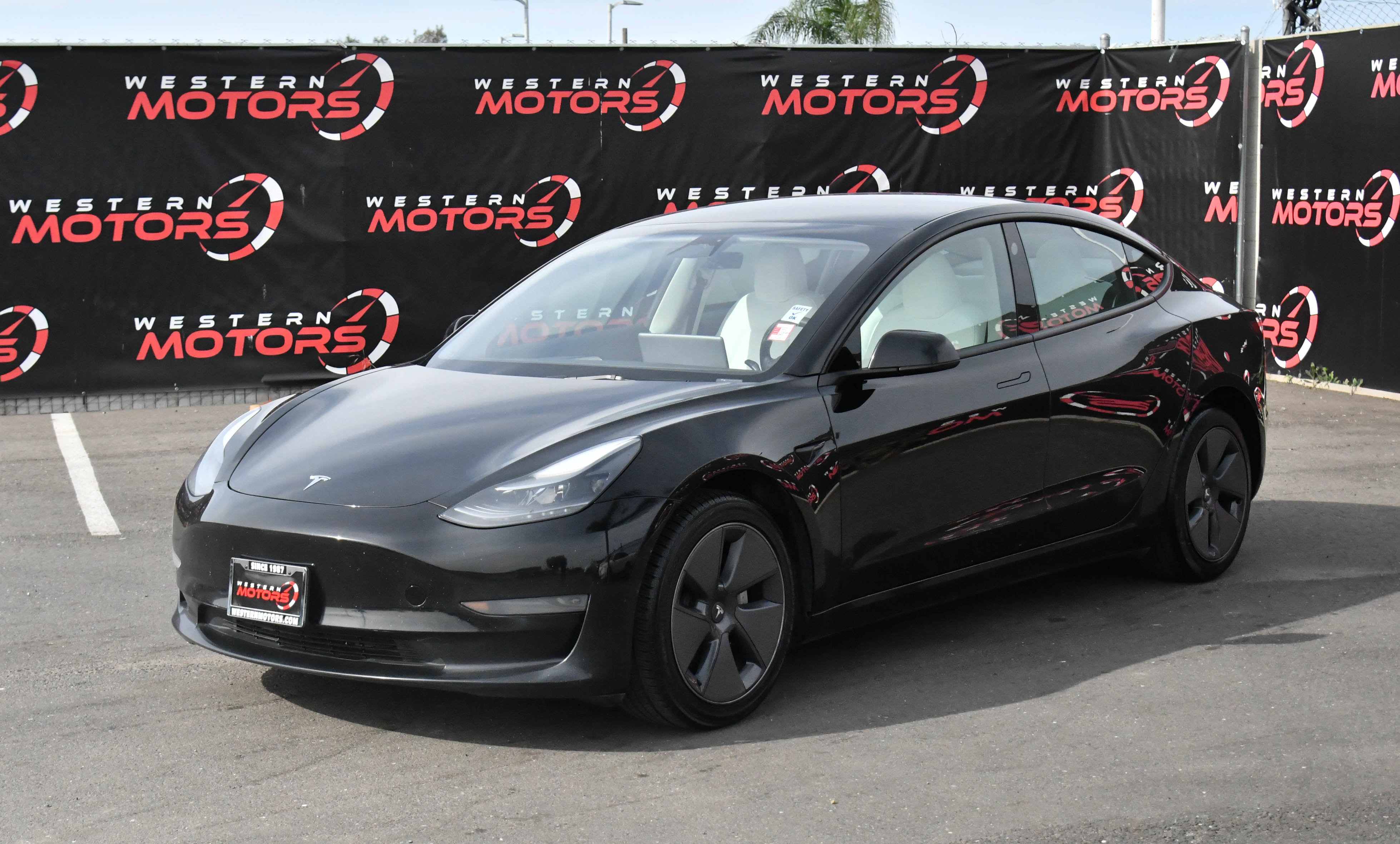Used 2023 Tesla Model 3 Standard Range RWD image 3