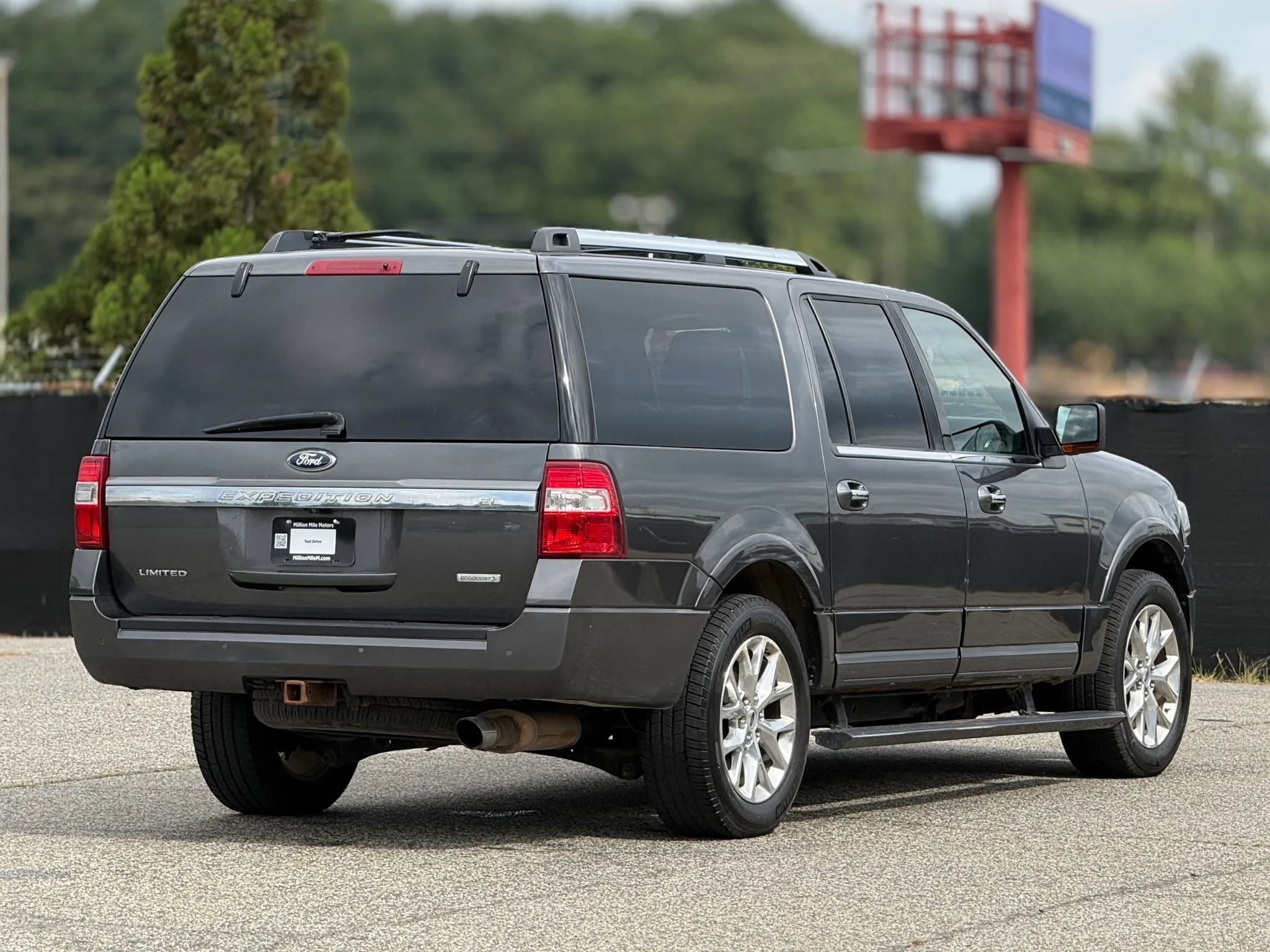 Used 2015 Ford Expedition EL Limited w/ Equipment Group 301A AWD/4WD image 9