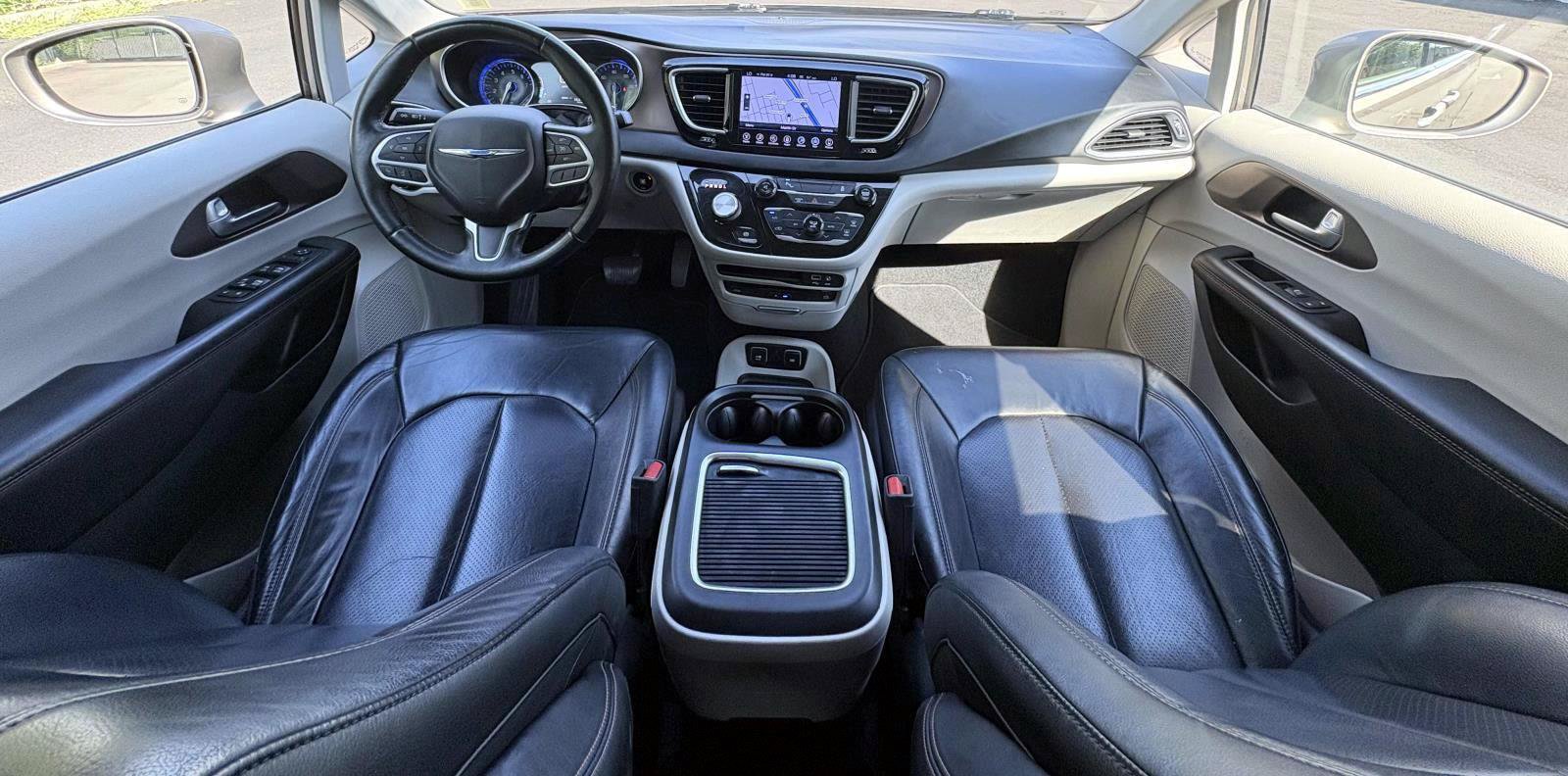 Used 2017 Chrysler Pacifica Touring-L Plus FWD image 19