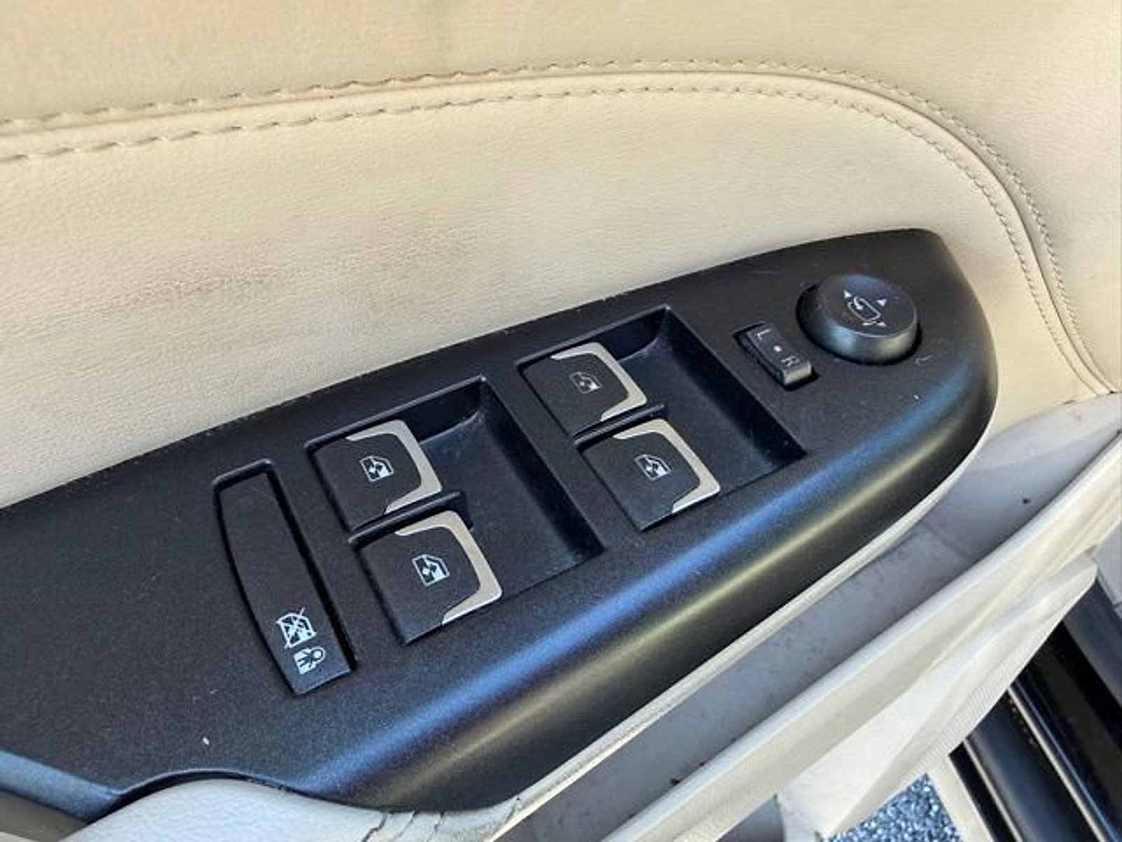 Used 2016 Cadillac SRX Luxury w/ Driver Awareness Package AWD/4WD image 11