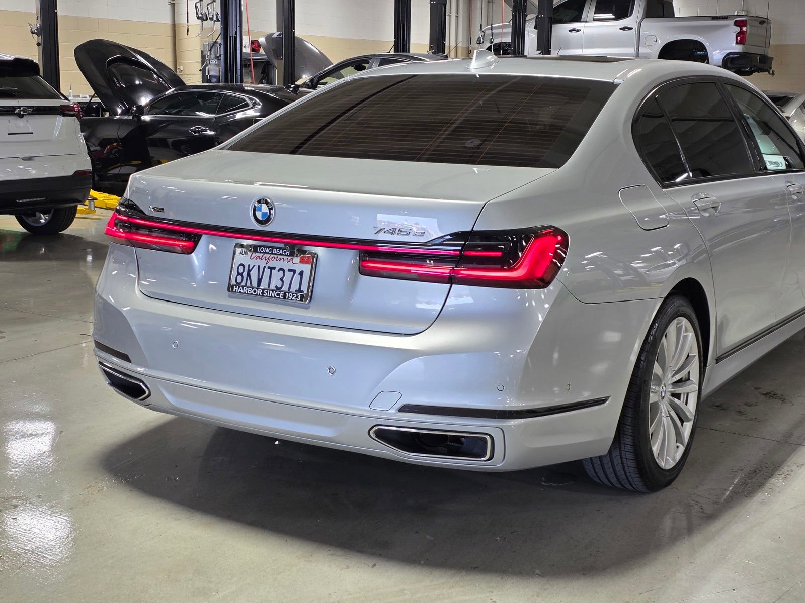 Used 2020 BMW 745e xDrive image 11