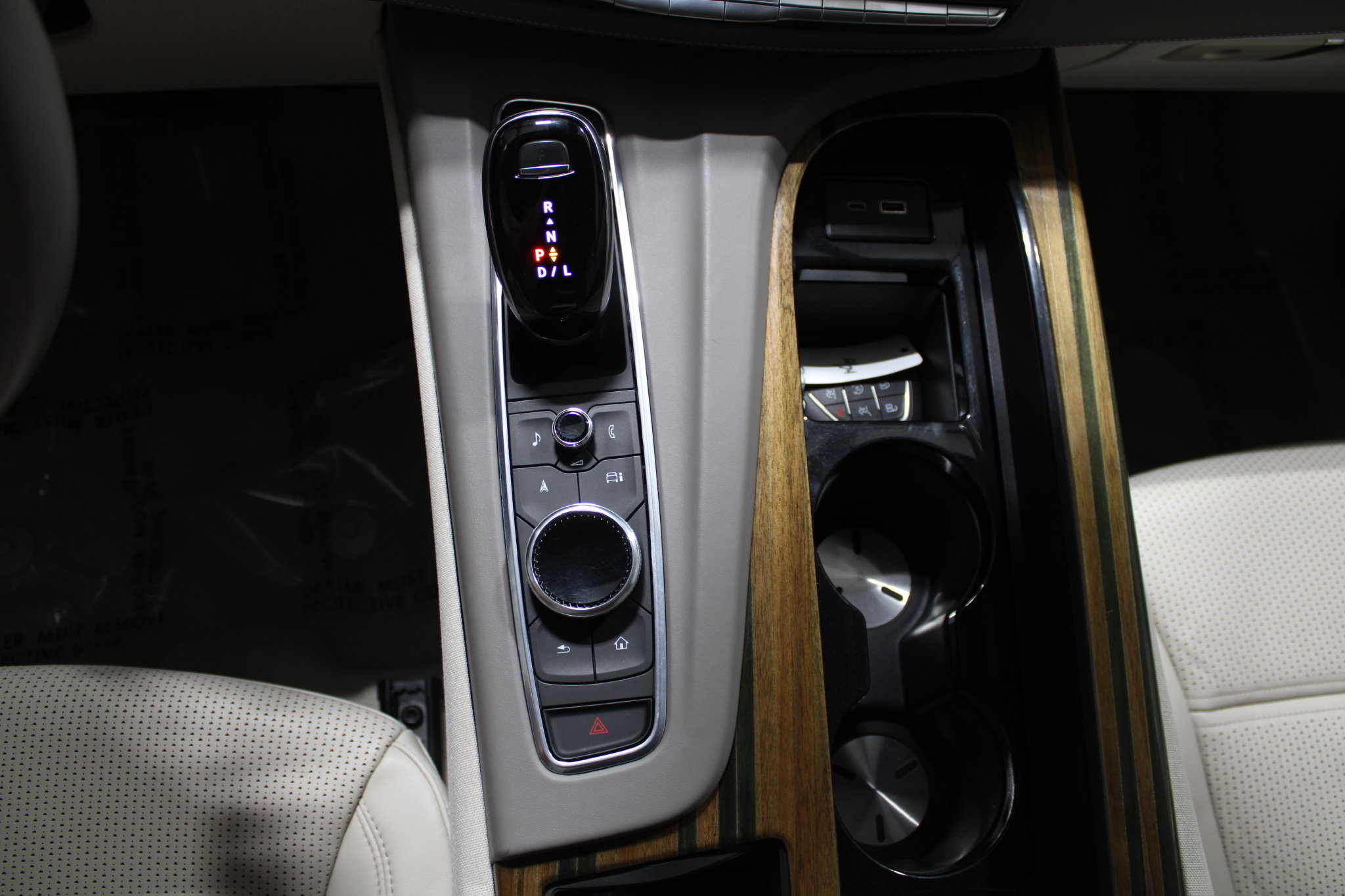 Used 2021 Cadillac Escalade Premium Luxury Platinum AWD/4WD image 37
