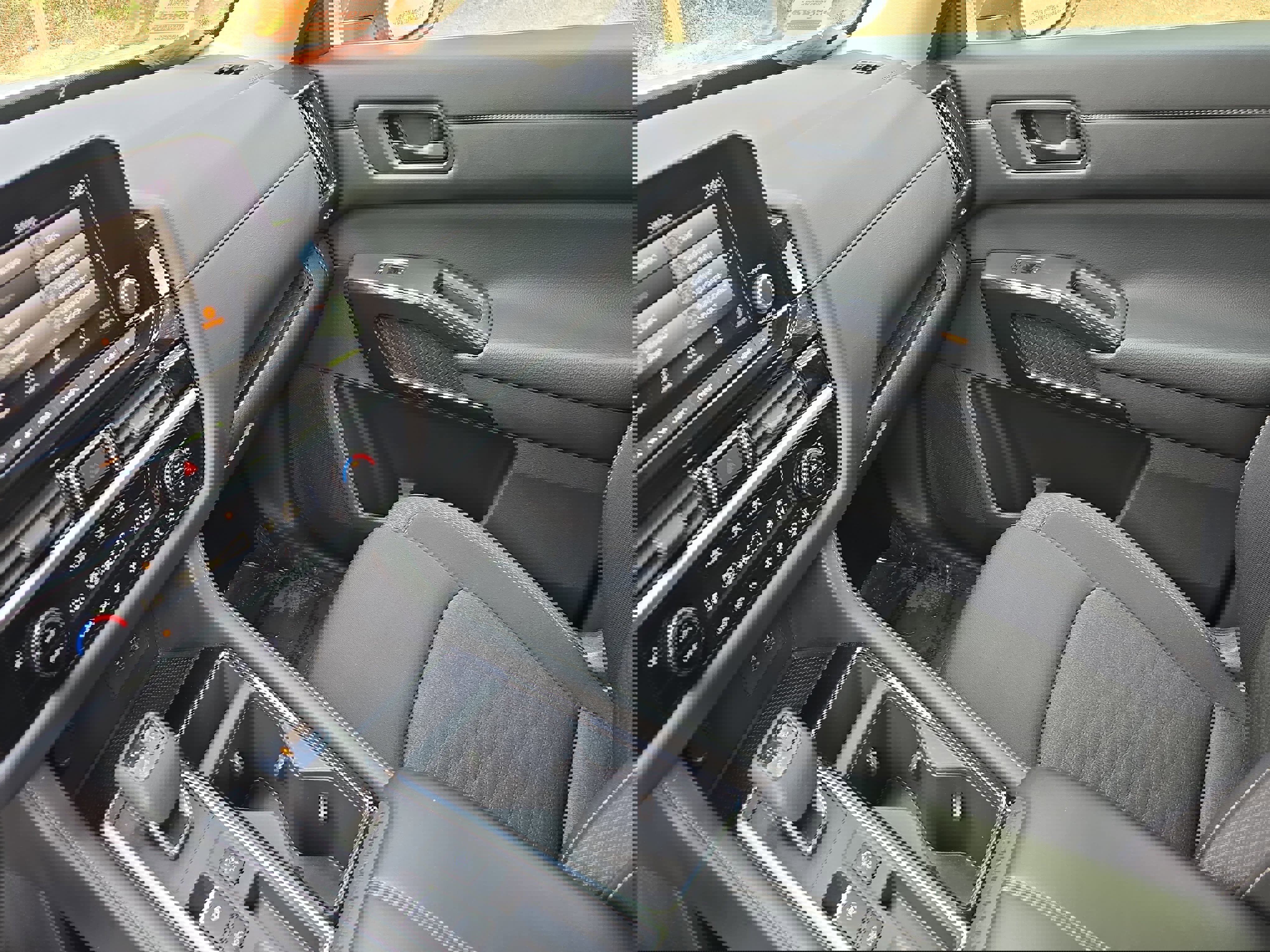 Used 2024 Nissan Pathfinder SV image 23