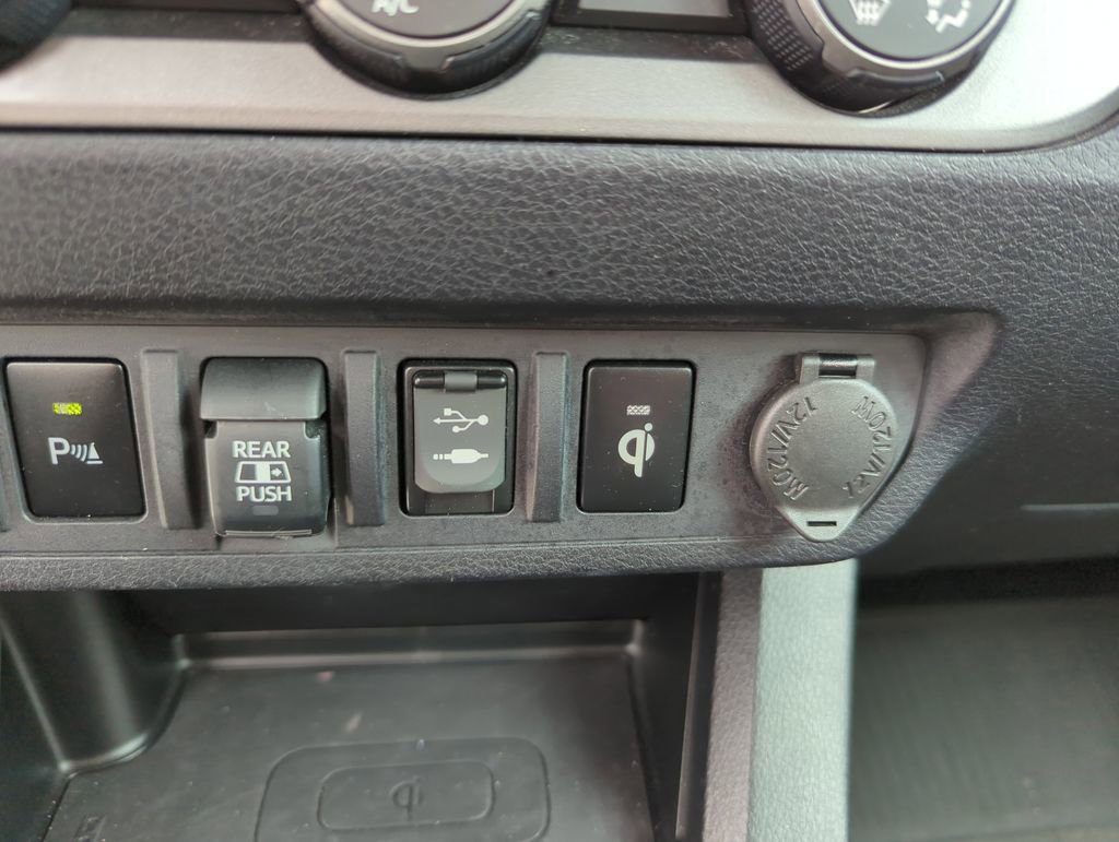 Used 2019 Toyota Tacoma TRD Sport w/ Technology Package RWD image 31
