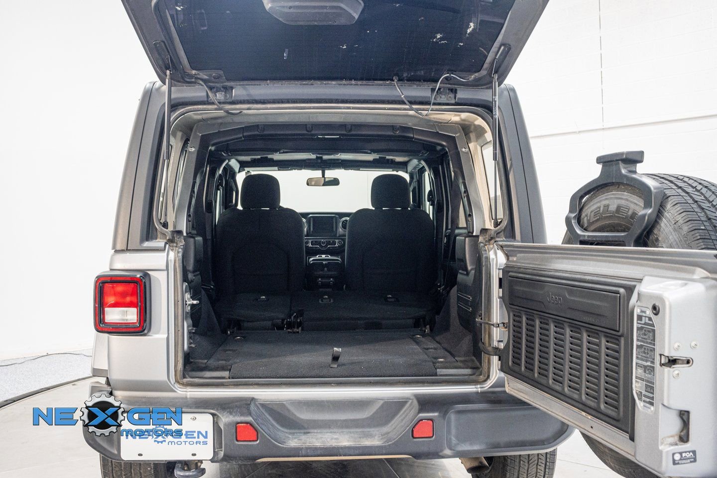 Used 2021 Jeep Wrangler Unlimited Sahara image 41