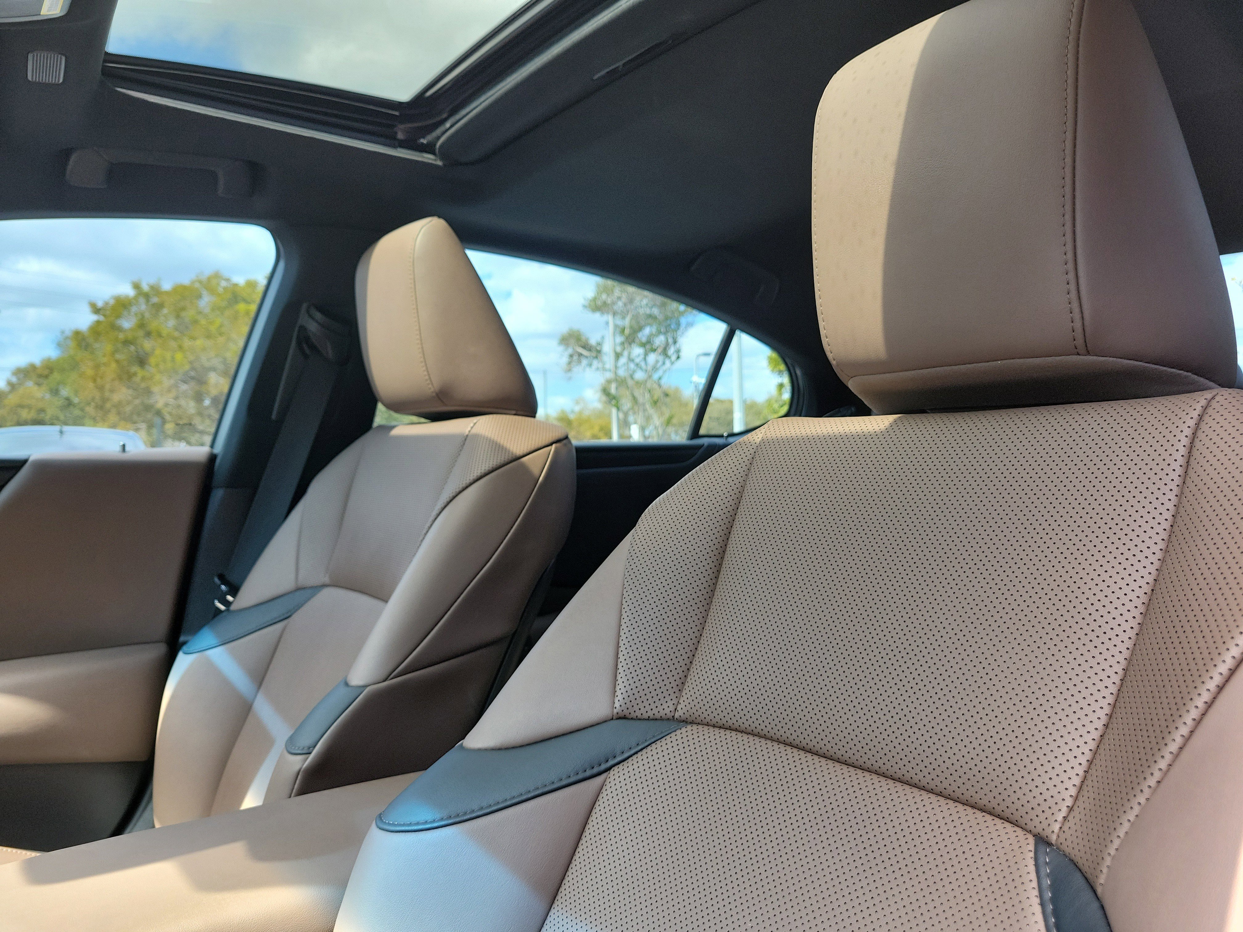 Certified 2023 Lexus ES 350 w/ Premium Package image 16