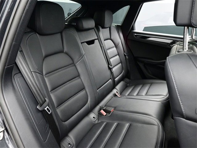 Used 2025 Porsche Macan image 20