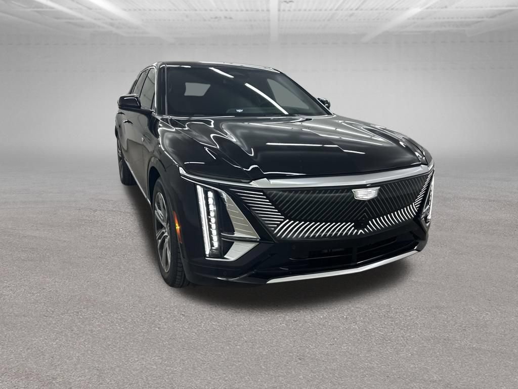 New 2026 Cadillac Lyriq Luxury AWD/4WD image 2