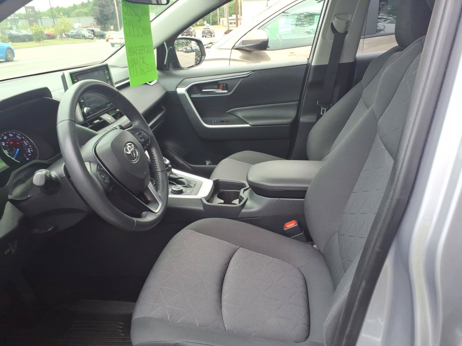Used 2021 Toyota RAV4 XLE w/ Convenience Package AWD/4WD image 7