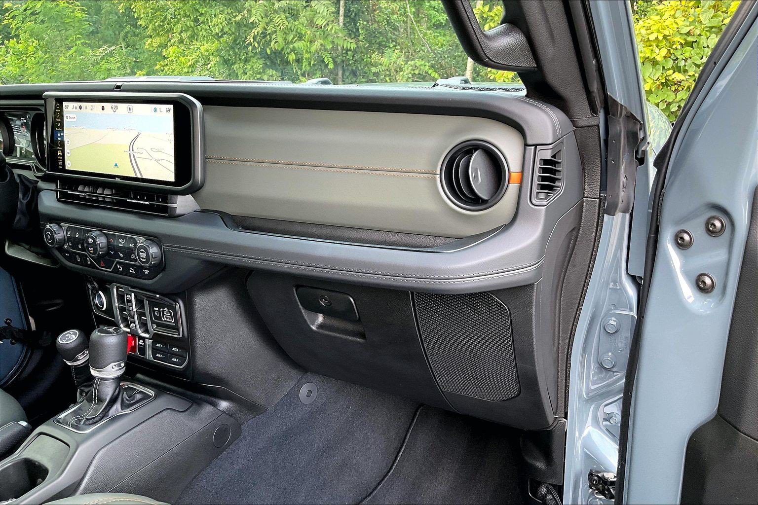 Used 2026 Jeep Gladiator Mojave AWD/4WD image 16