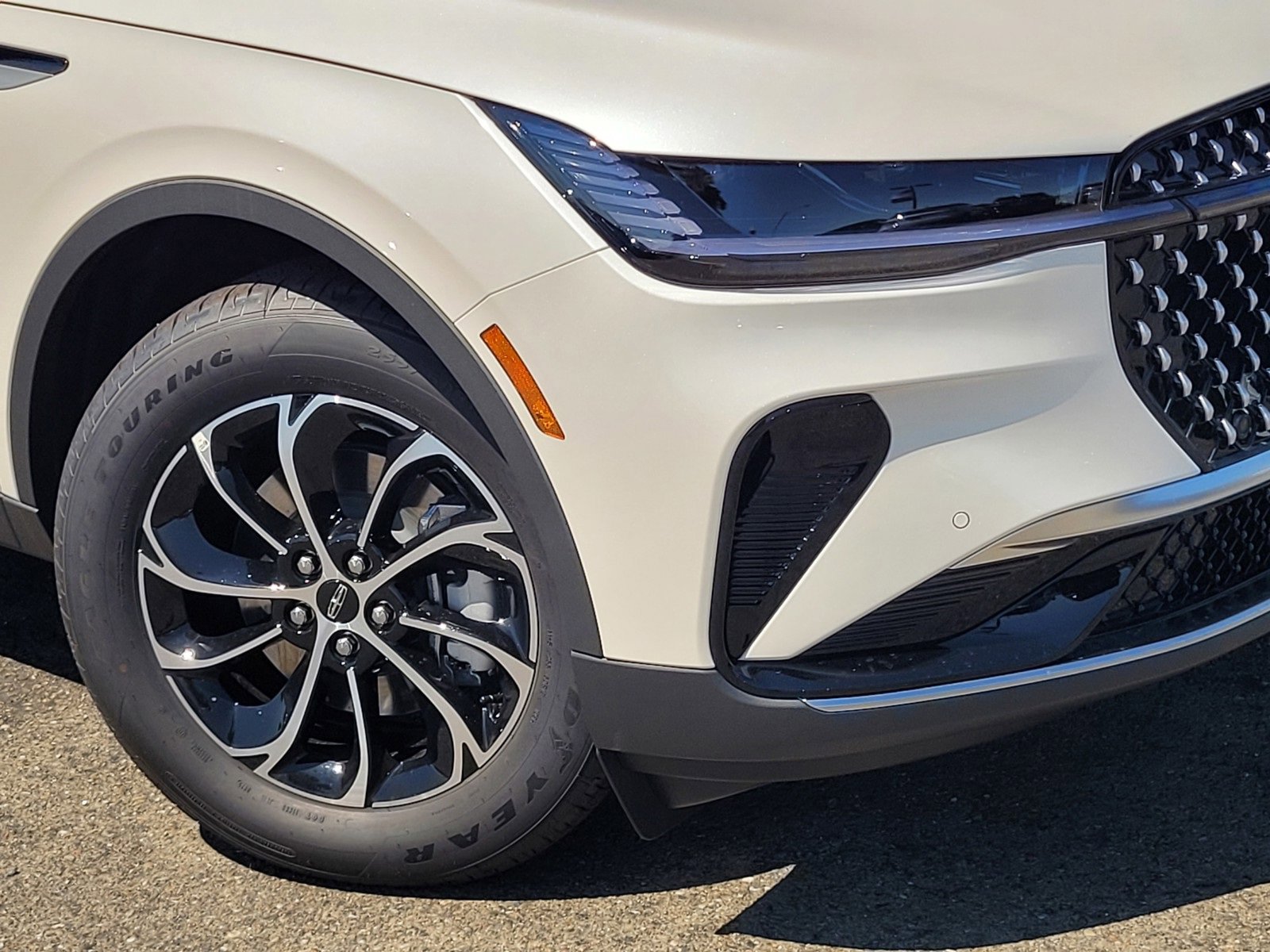 New 2025 Lincoln Nautilus Premier image 6