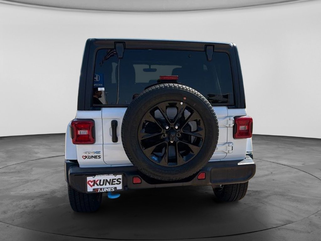 Used 2023 Jeep Wrangler Unlimited Sahara AWD/4WD image 8