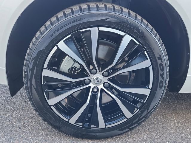 Used 2023 Volvo XC60 T8 Plus image 10