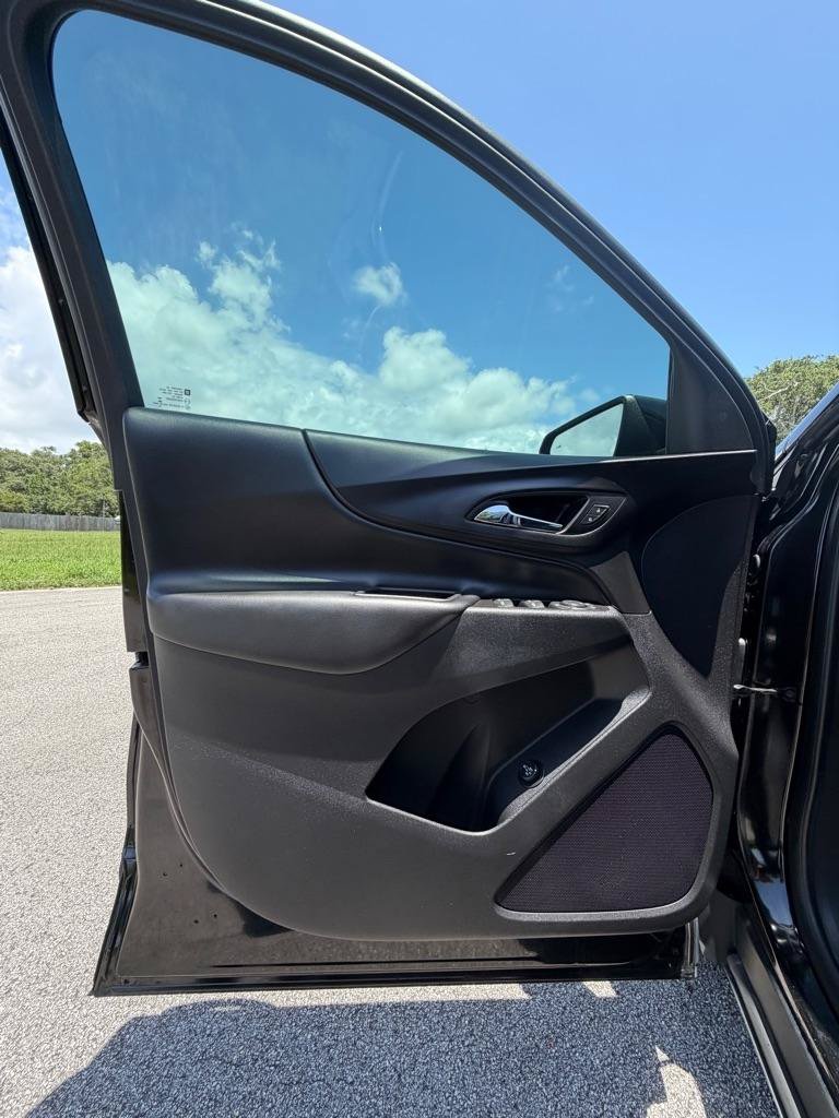 Used 2020 Chevrolet Equinox LT w/ Driver Convenience Package FWD image 9