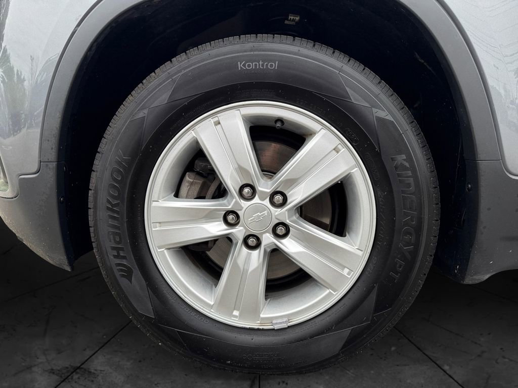 Used 2020 Chevrolet Trax LS FWD image 14