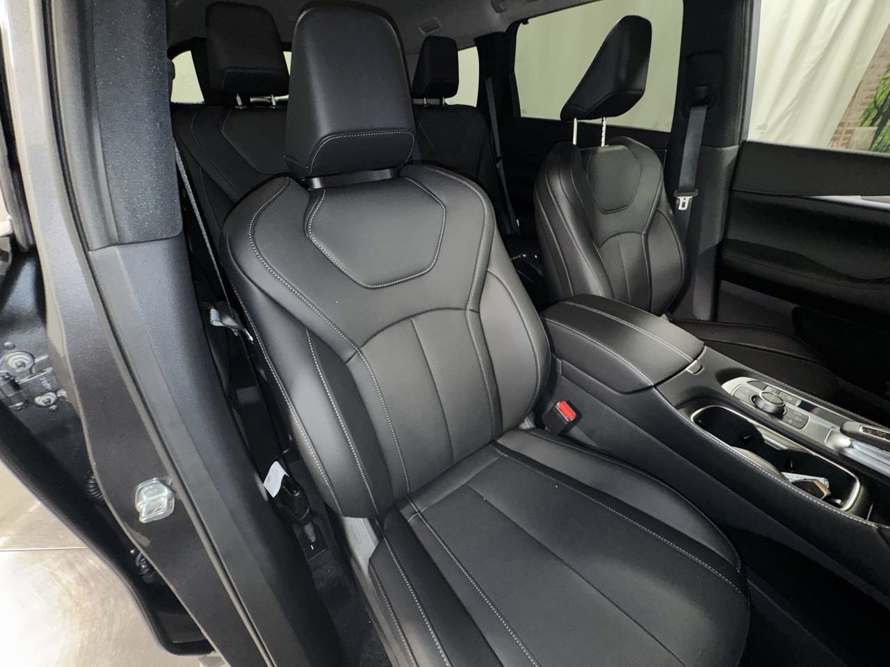 Certified 2026 INFINITI QX60 Luxe w/ Family Package AWD/4WD image 63