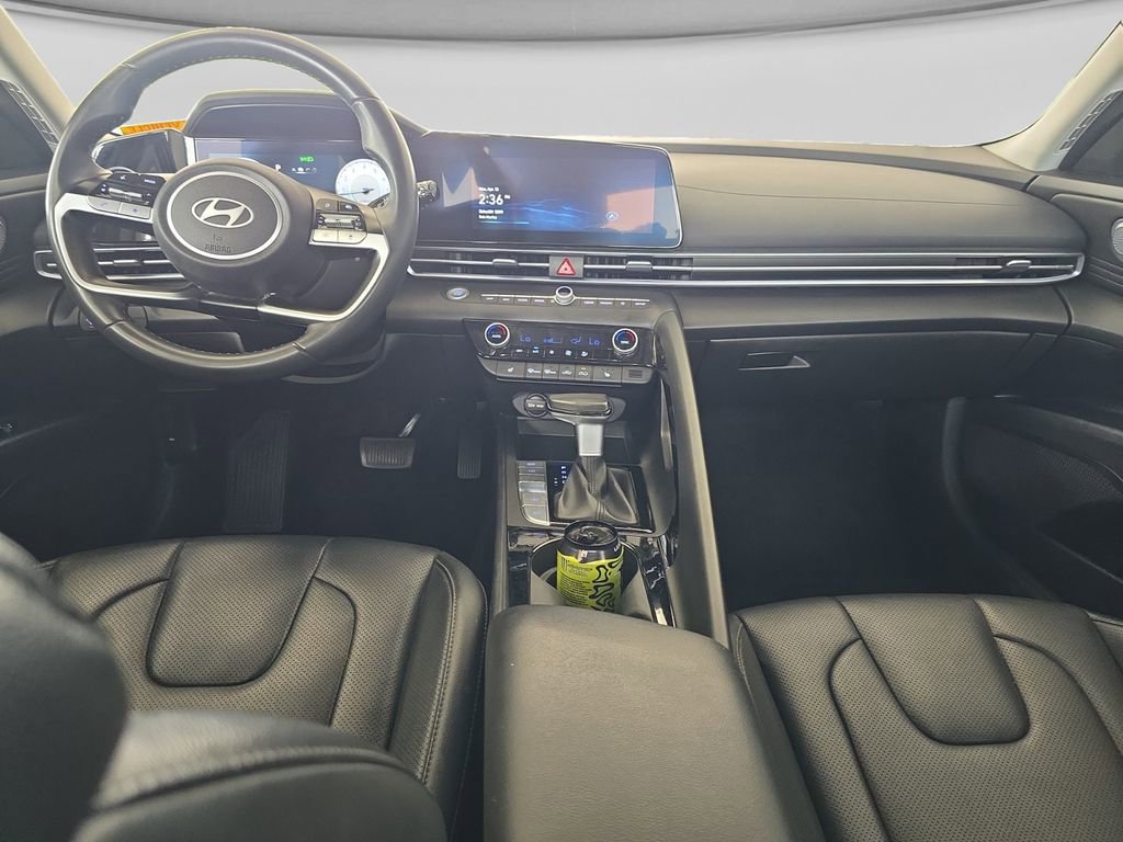 Used 2025 Hyundai Elantra Limited image 12