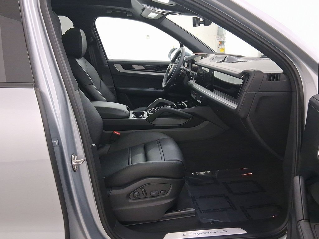 Used 2026 Porsche Cayenne S AWD/4WD image 25