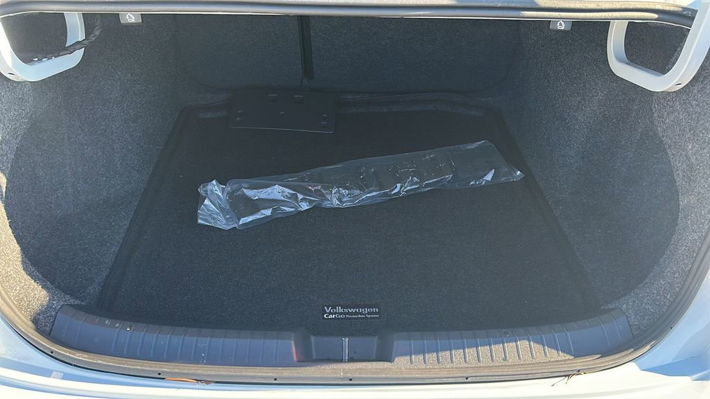 Used 2025 Volkswagen Jetta Sport image 32