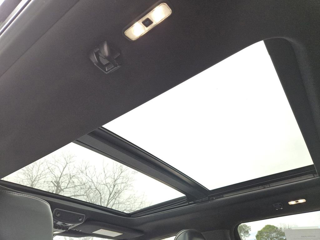 Used 2022 Ford F350 Platinum w/ FX4 Off-Road Package image 31