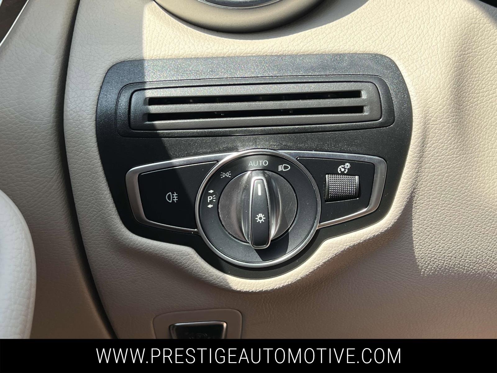 Used 2022 Mercedes-Benz GLC 300 GLC 300 w/ Premium Package Lite image 33