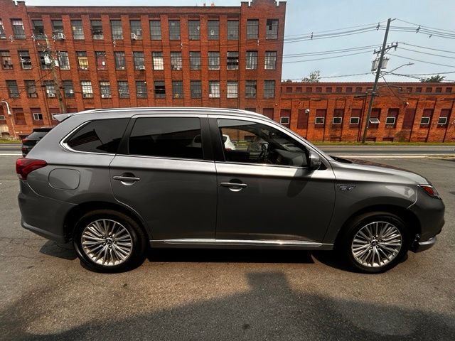 Used 2022 Mitsubishi Outlander 4WD Plug-In Hybrid image 8