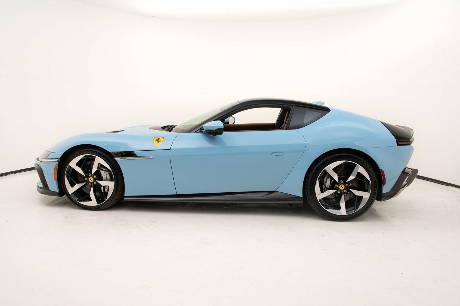 Certified 2025 Ferrari 12Cilindri RWD image 7