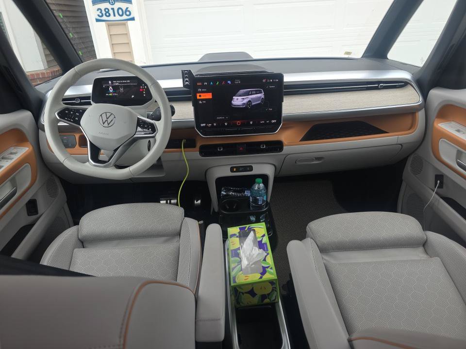 Used 2025 Volkswagen ID. Buzz Pro S Plus RWD image 8