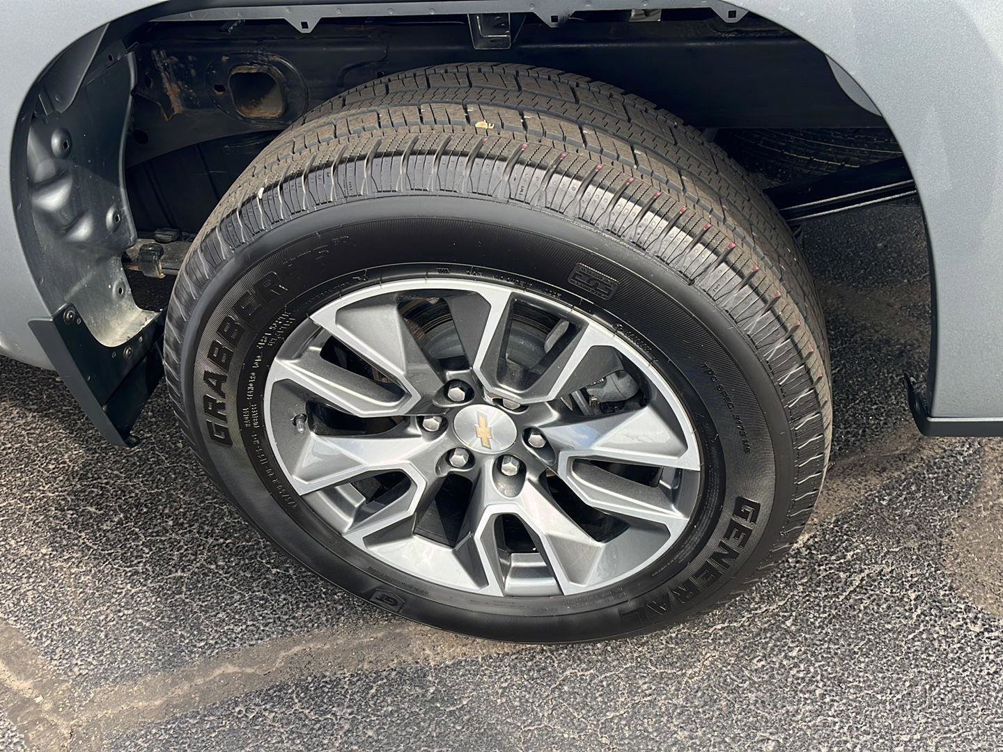 Used 2023 Chevrolet Silverado 1500 LT AWD/4WD image 33