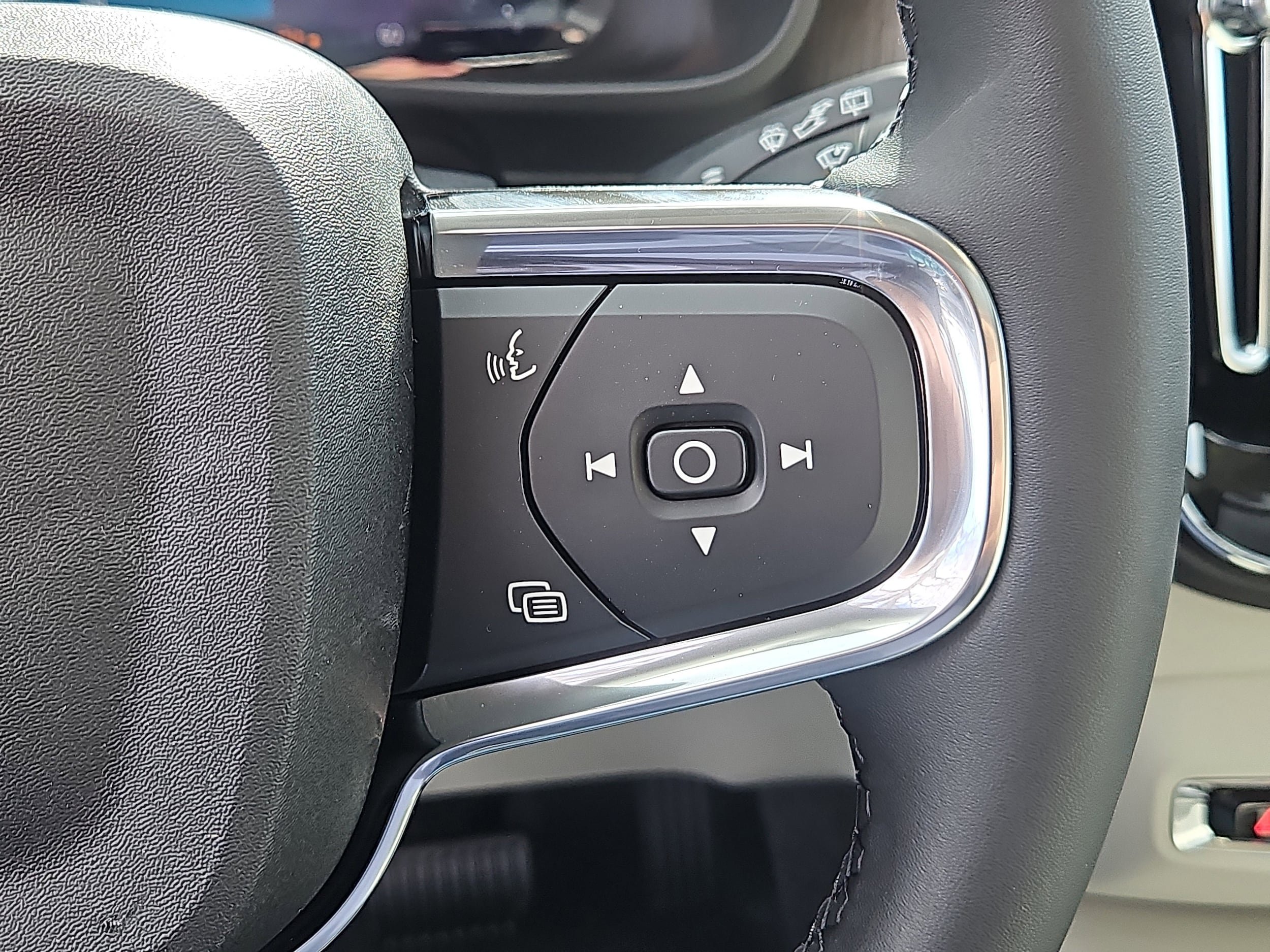 New 2026 Volvo XC40 B5 Ultra w/ Protection Package Premier AWD/4WD image 17