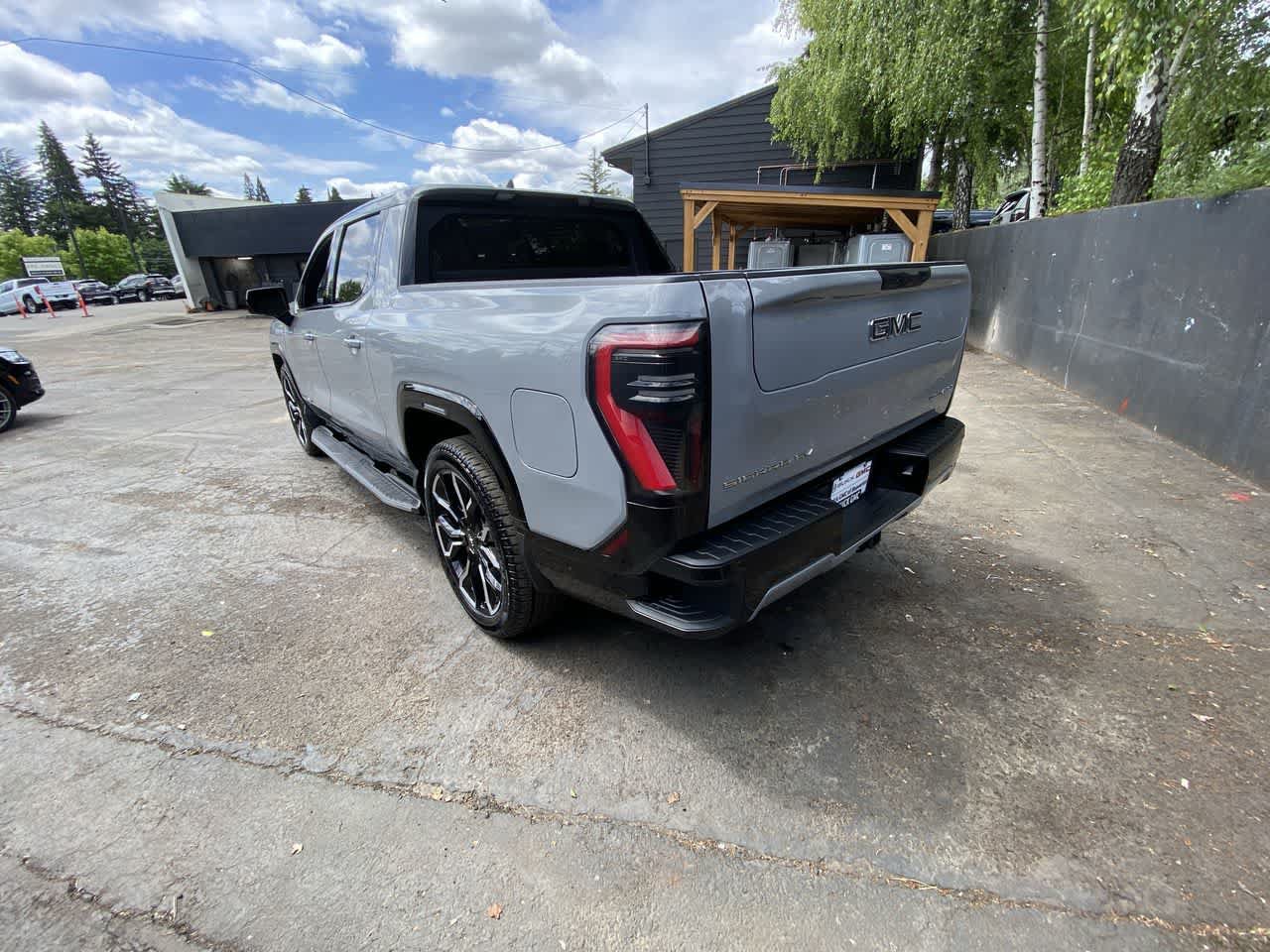 Used 2025 GMC Sierra EV Denali AWD/4WD image 4