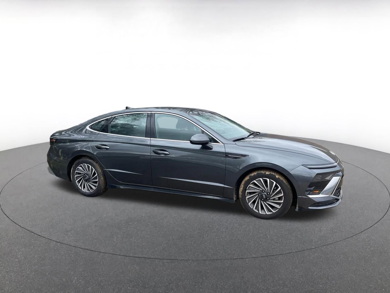 Used 2025 Hyundai Sonata SEL image 2