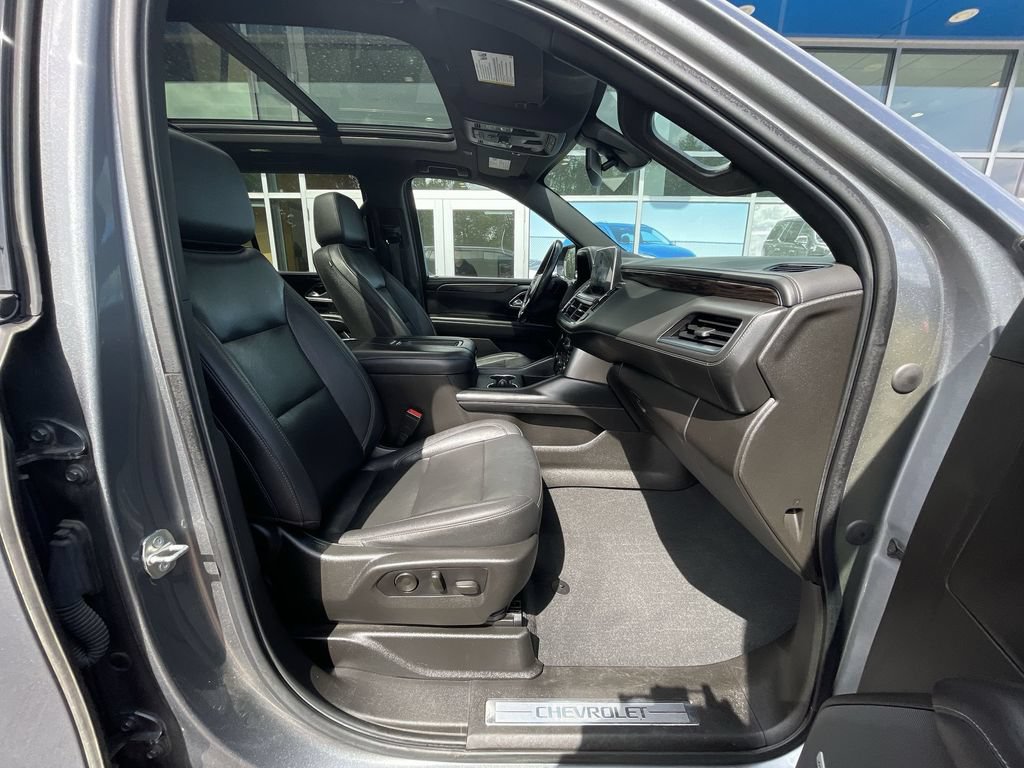 Used 2021 Chevrolet Tahoe Z71 w/ Luxury Package AWD/4WD image 29