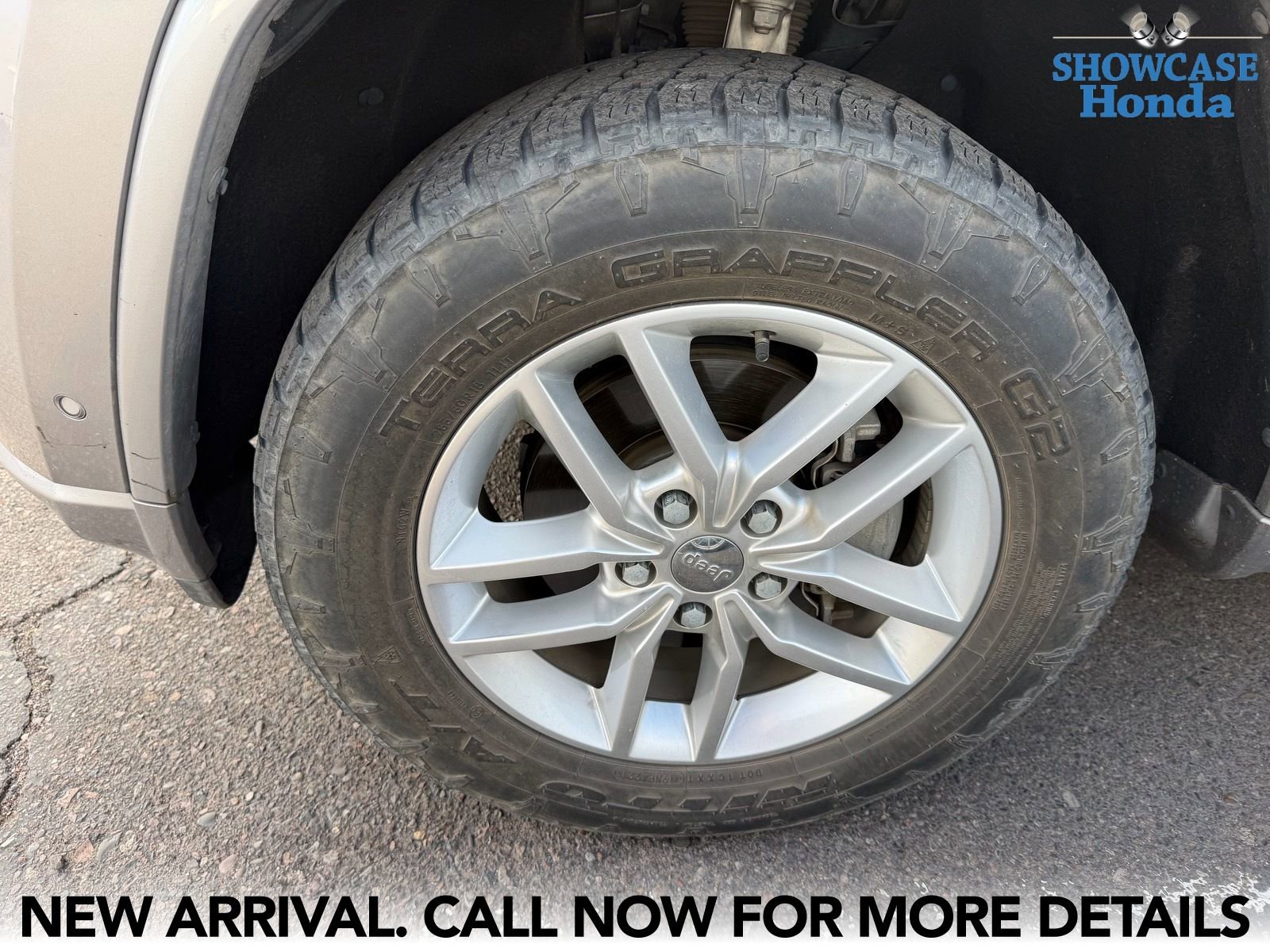 Used 2017 Jeep Grand Cherokee Overland w/ Jeep Active Safety Group AWD/4WD image 7