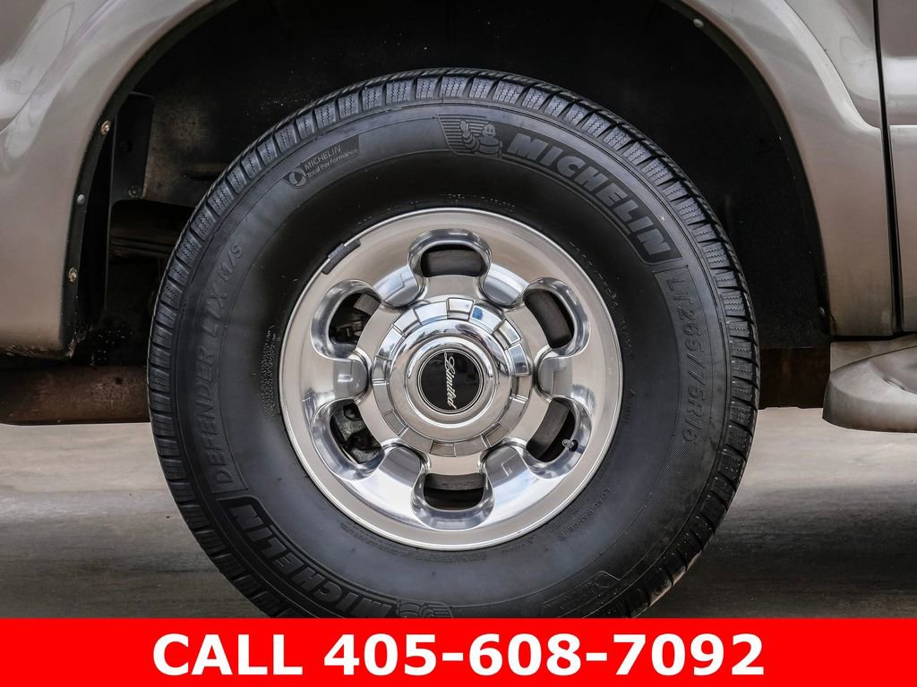 Used 2005 Ford Excursion Limited RWD image 9