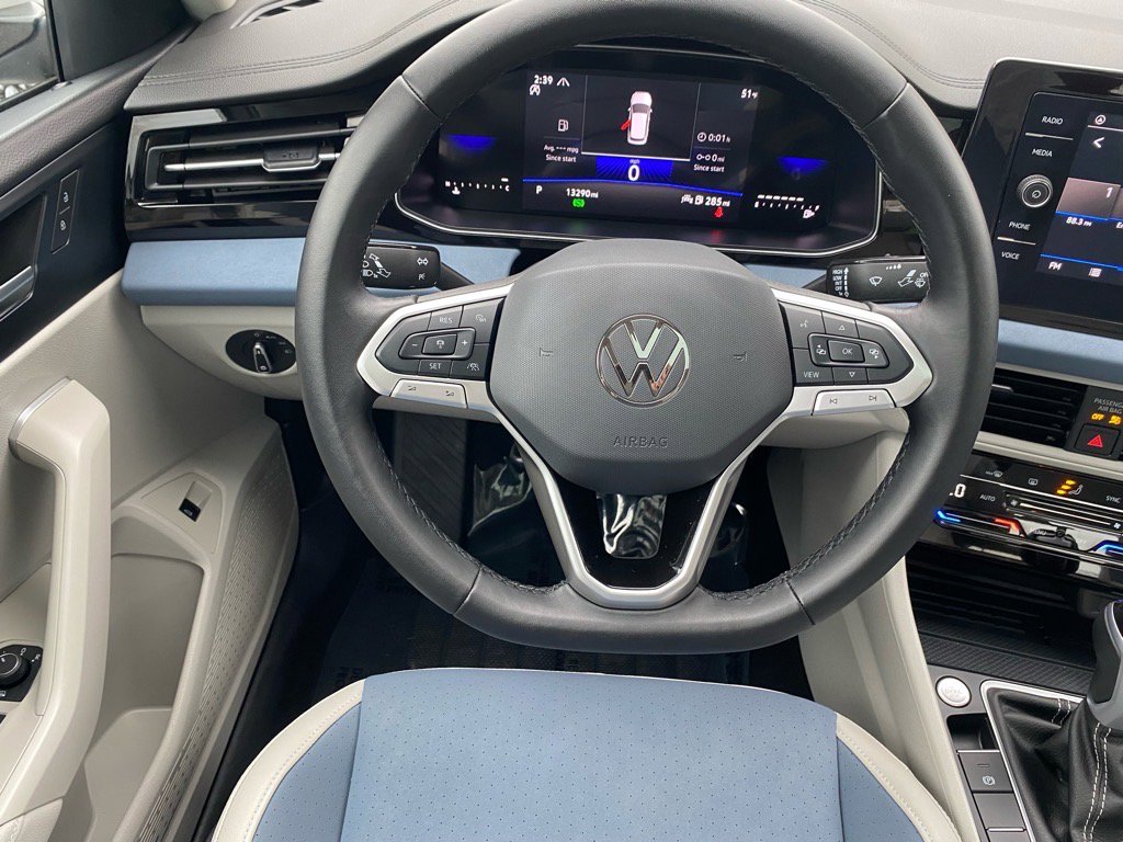 Certified 2025 Volkswagen Jetta SE image 4