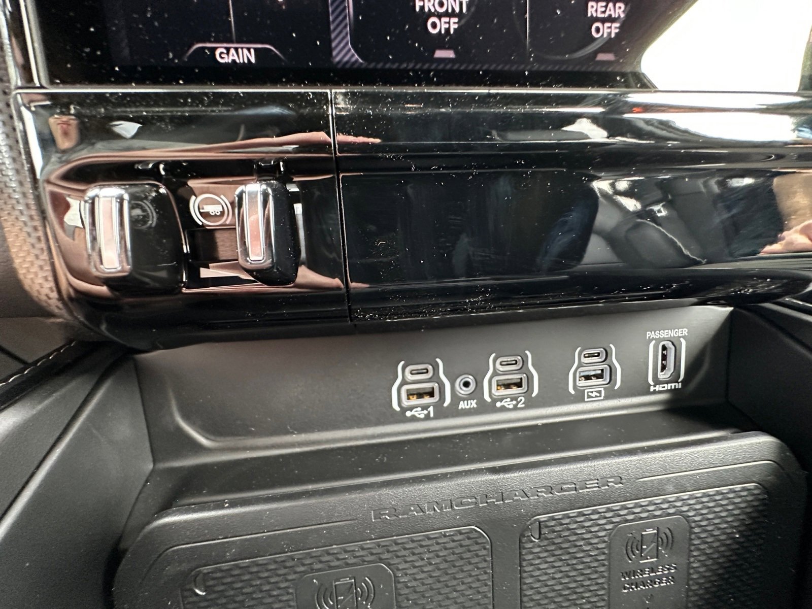 New 2025 RAM 1500 Limited image 30